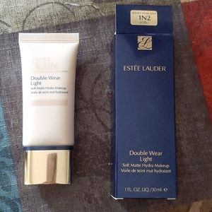 Estee Lauder doublewear light softmatte foundation